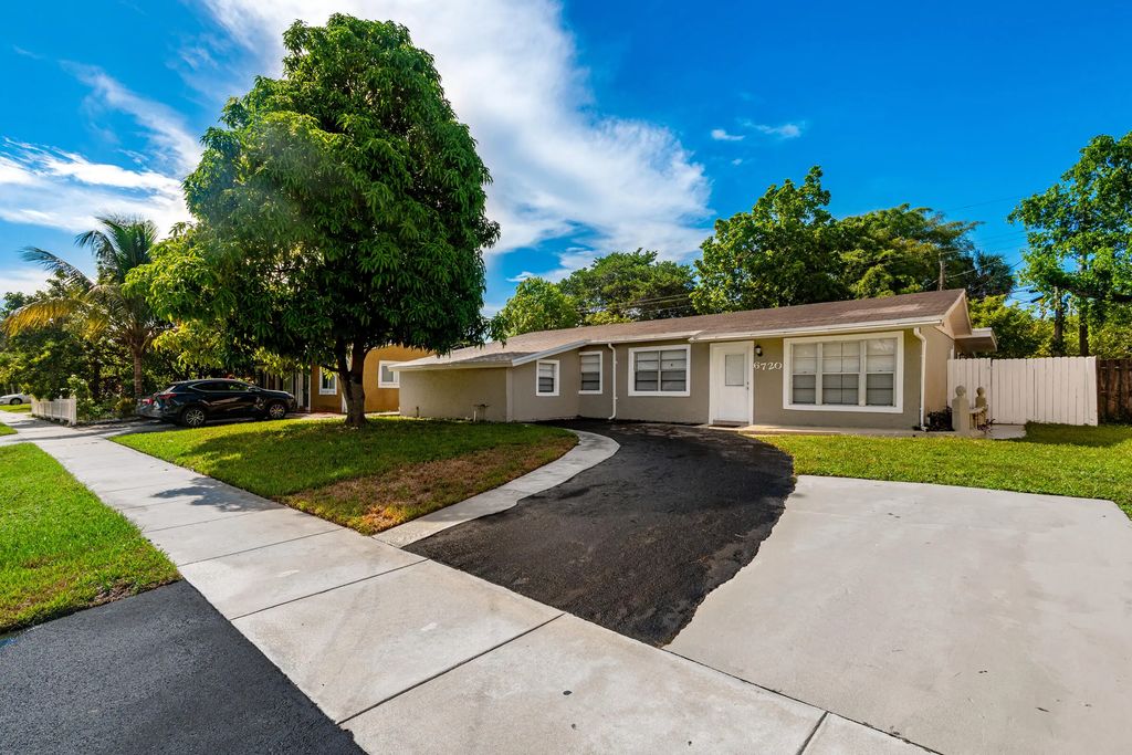 6720 Sw 17th Street, North Lauderdale