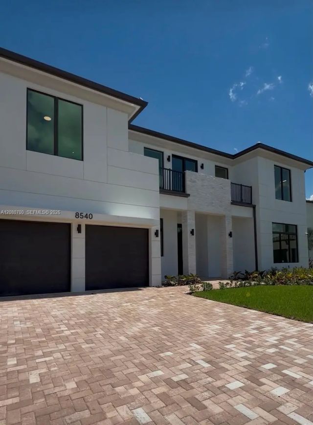 8540 Nw 160th Terrace, Miami Lakes