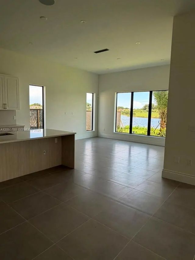 3 of 27 - 8540 Nw 160th Terrace, Miami Lakes, FL