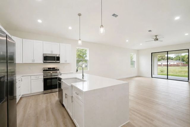 4 of 31 - 460 Grenadier Avenue Nw, Palm Bay, FL