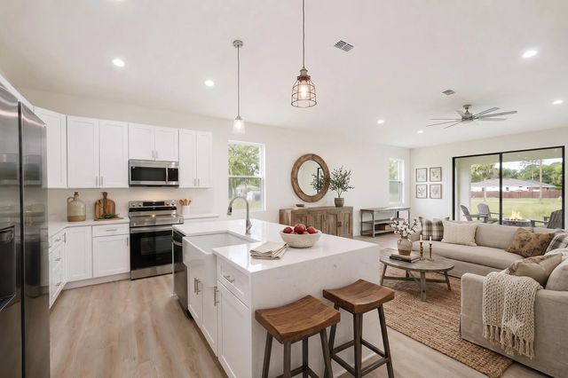 5 of 31 - 460 Grenadier Avenue Nw, Palm Bay, FL