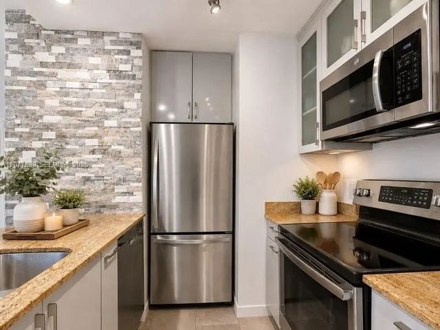 5 of 22 - 910 Bay Drive #15, Miami Beach, FL