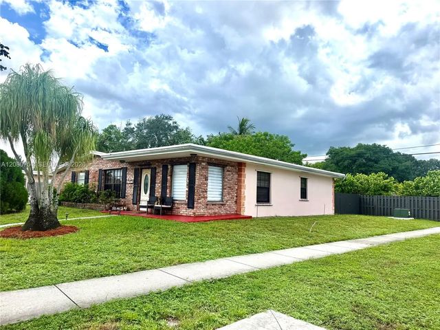 2 of 24 - 3851 Sw 59th Terrace, Davie, FL