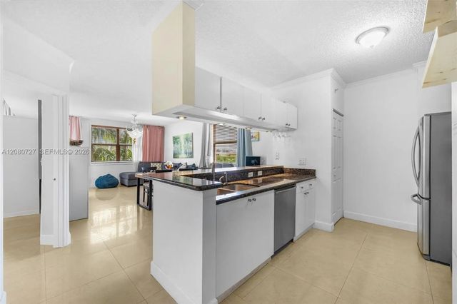 2 of 40 - 17150 N Bay Road #2516, Sunny Isles Beach, FL