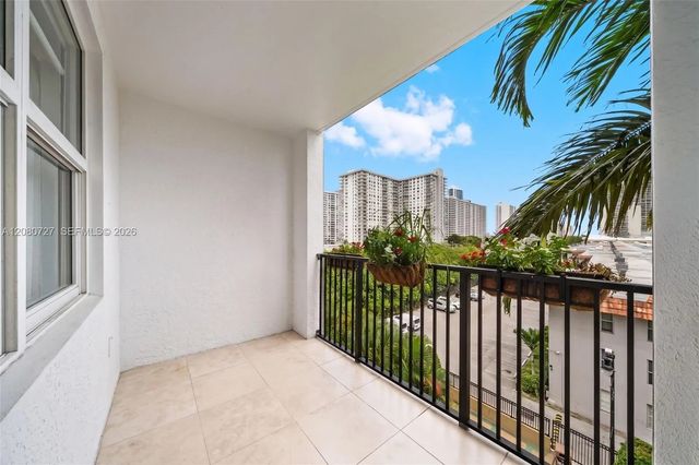3 of 40 - 17150 N Bay Road #2516, Sunny Isles Beach, FL