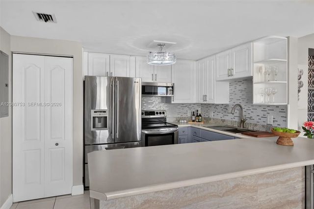 5 of 20 - 1627 Sw 37th Avenue #502, Miami, FL