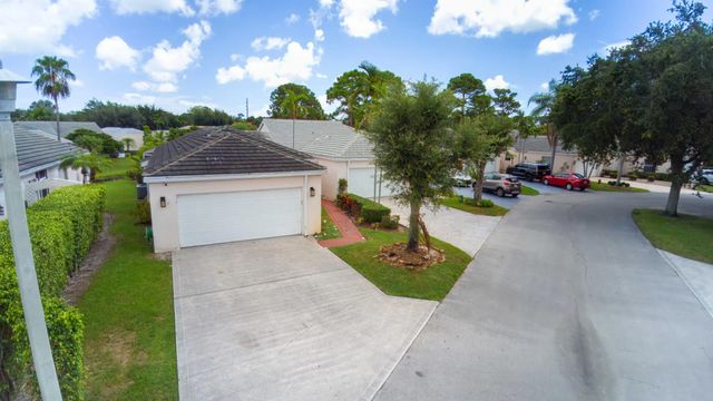 1066 Island Manor Drive, Greenacres