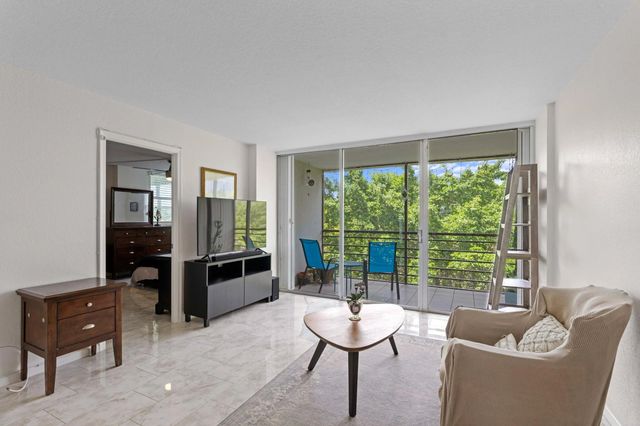 4 of 30 - 113 Royal Park Drive #4a, Oakland Park, FL