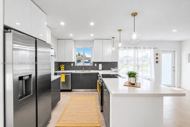 5 of 8 - 9900 Sw 87th Street, Miami, FL