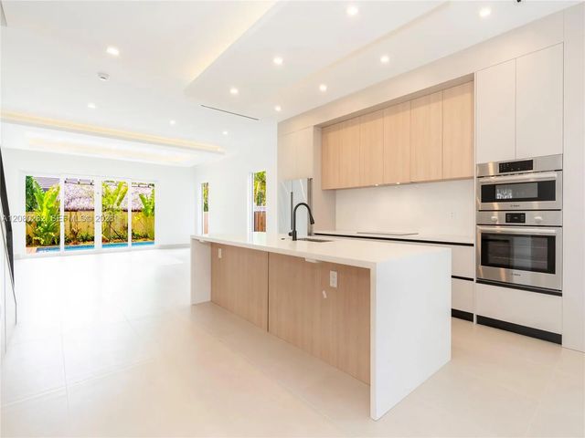 2 of 26 - 721 Sw 7th Avenue, Fort Lauderdale, FL