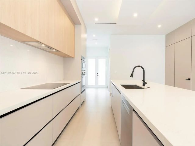 4 of 26 - 721 Sw 7th Avenue, Fort Lauderdale, FL