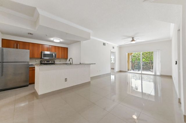 4 of 25 - 6020 W Sample Road #204, Coral Springs, FL