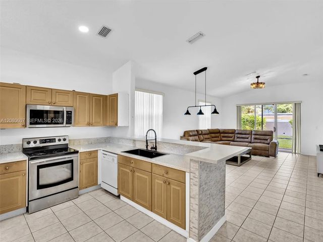 4 of 34 - 7420 S Aragon Boulevard #1, Sunrise, FL