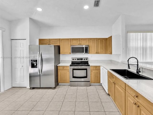 5 of 34 - 7420 S Aragon Boulevard #1, Sunrise, FL