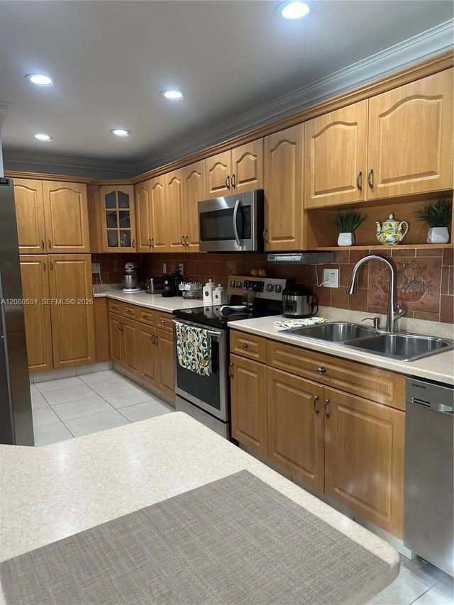 4 of 24 - 5505 W 14th Lane, Hialeah, FL