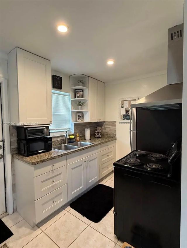 5 of 18 - 612 W Drew Street, Lantana, FL