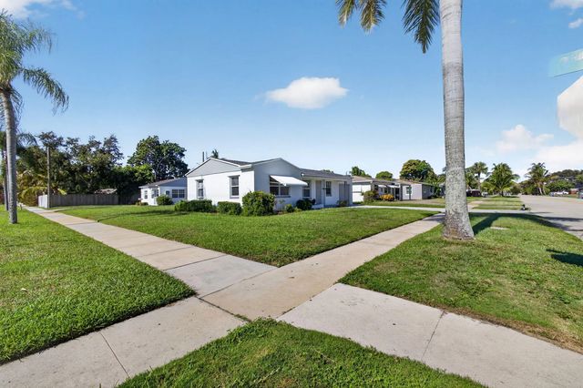 3 of 82 - 304 Cypress Drive, Lake Park, FL