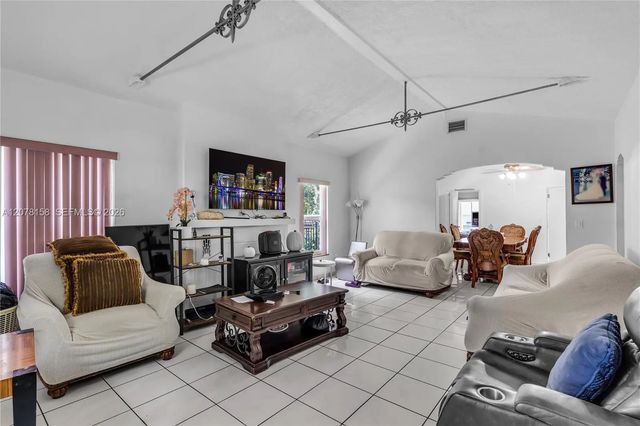 4727 Ne 1st Court, Miami