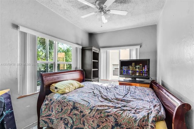 4 of 38 - 4727 Ne 1st Court, Miami, FL