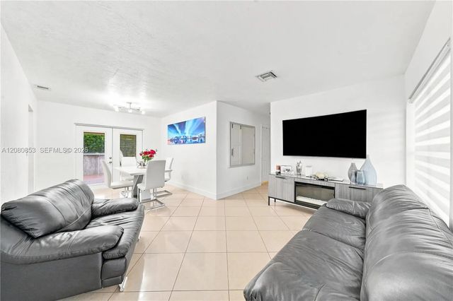 4 of 35 - 4111 Nw 203rd Lane, Miami Gardens, FL