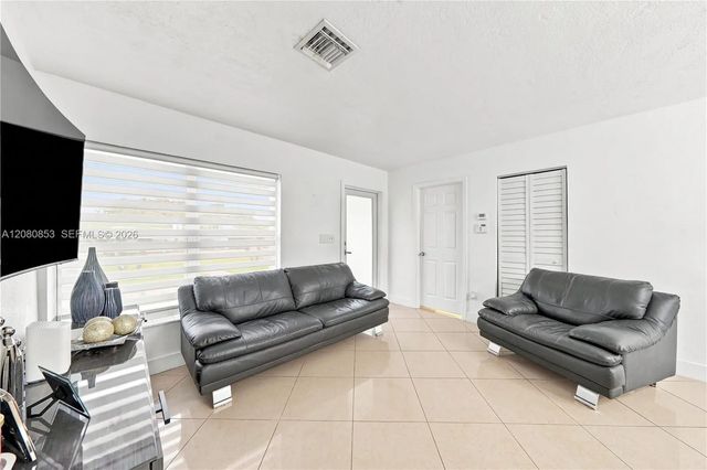 5 of 35 - 4111 Nw 203rd Lane, Miami Gardens, FL