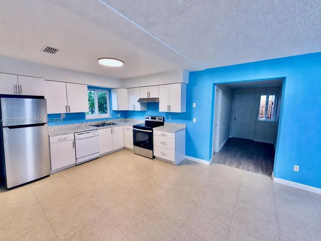 3 of 14 - 4940 Sw 25th Avenue, Dania Beach, FL