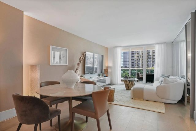3 of 17 - 2301 Collins Avenue #407, Miami Beach, FL