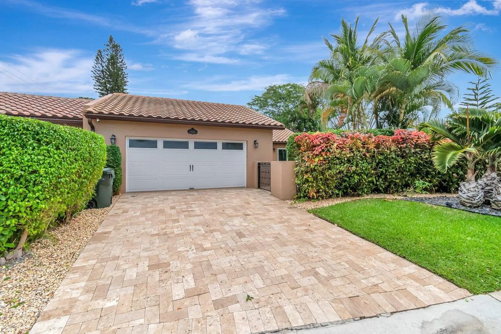 734 Camino Gardens Lane, Boca Raton