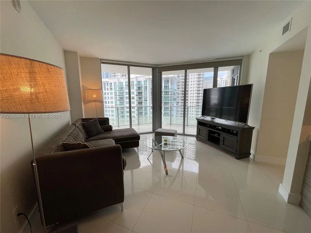 5 of 25 - 1300 Brickell Bay Drive #2010, Miami, FL