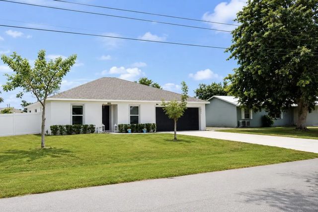 1921 Se Joyner Circle, Port St. Lucie