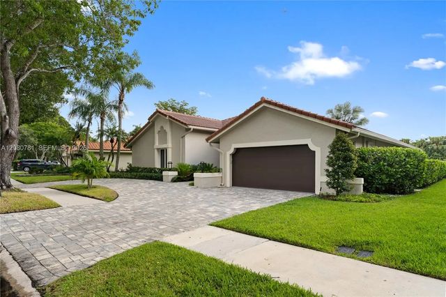 1900 Lakeshore Drive, Weston