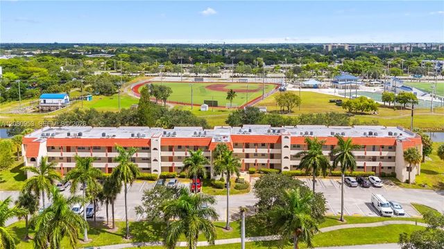7891 N Sunrise Lakes Drive #305, Sunrise
