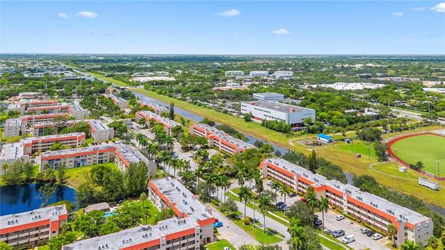 3 of 27 - 7891 N Sunrise Lakes Drive #305, Sunrise, FL