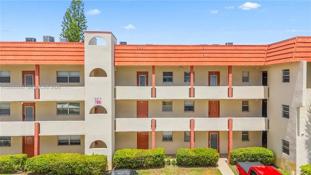 4 of 27 - 7891 N Sunrise Lakes Drive #305, Sunrise, FL