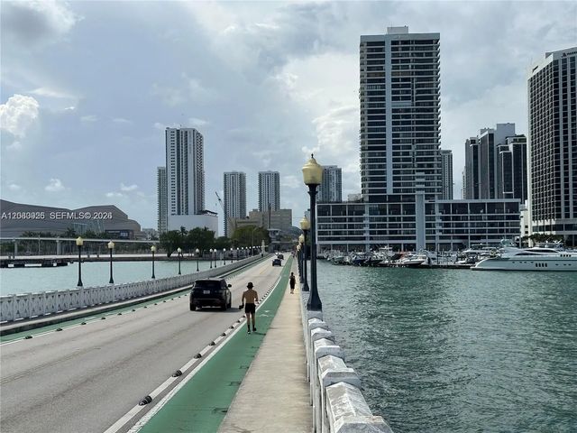 2 of 30 - 555 Ne 15th Street #11j, Miami, FL