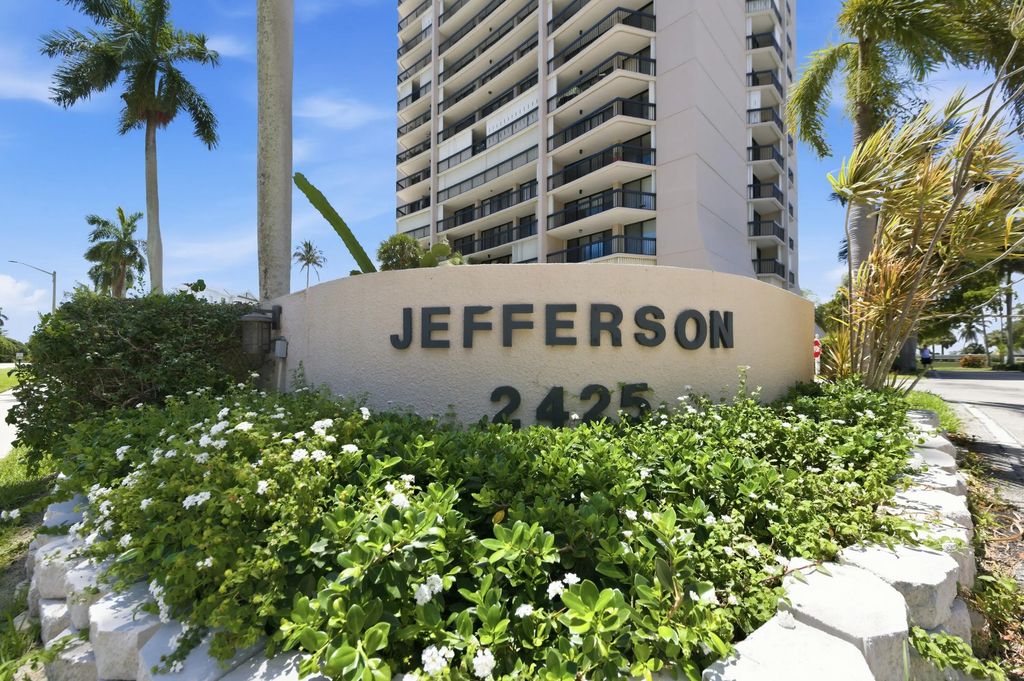 2524 Presidential Way #606, West Palm Beach