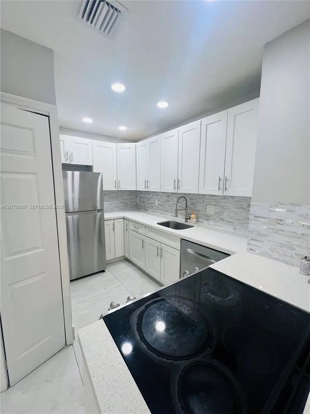 5 of 14 - 1332 Nw 3rd Avenue, Fort Lauderdale, FL