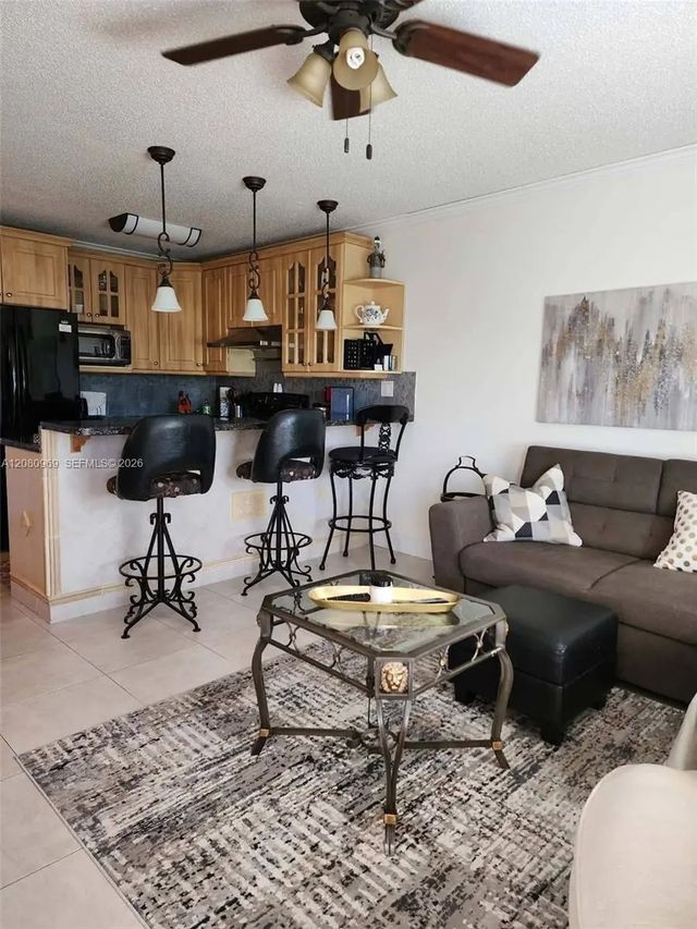 4 of 12 - 15600 Ne 6th Avenue #27d, Miami, FL