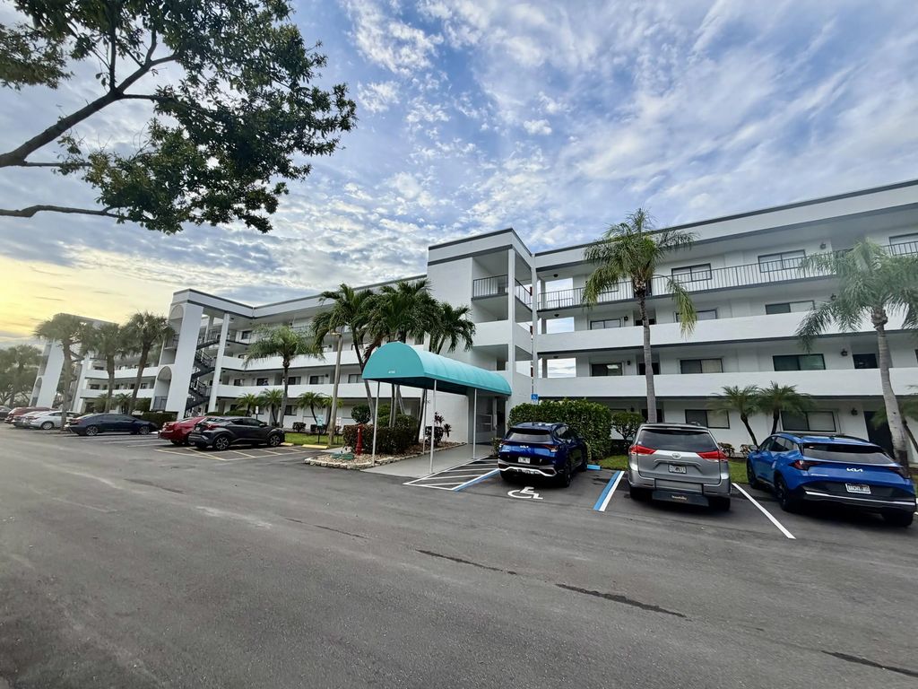 4725 Lucerne Lakes E #214, Lake Worth