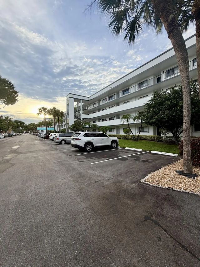 3 of 42 - 4725 Lucerne Lakes E #214, Lake Worth, FL