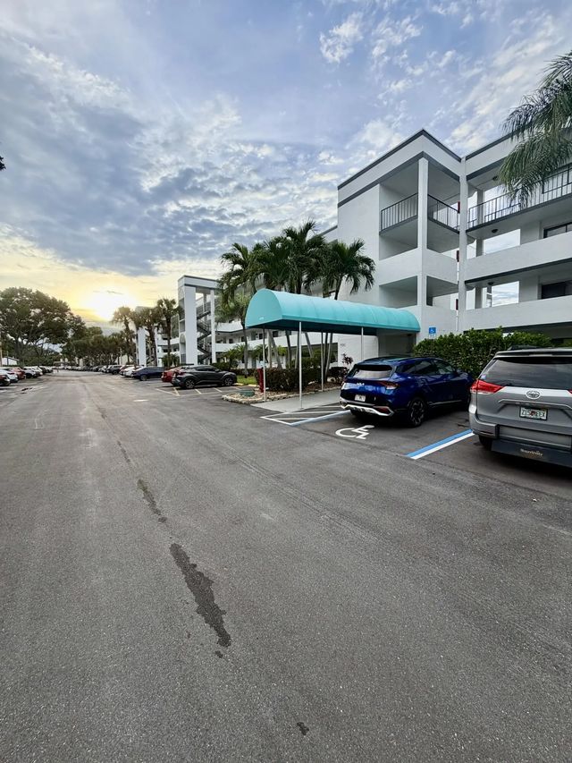 4 of 42 - 4725 Lucerne Lakes E #214, Lake Worth, FL