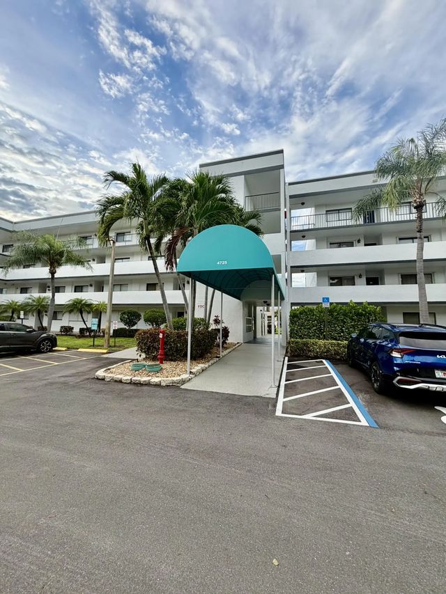 5 of 42 - 4725 Lucerne Lakes E #214, Lake Worth, FL