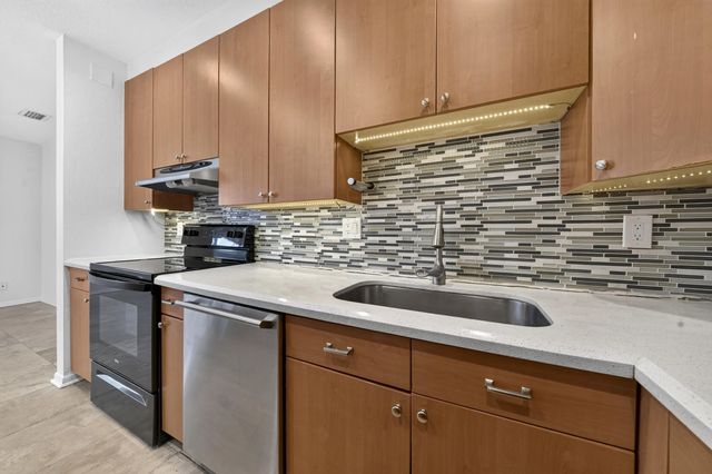 3 of 40 - 1605 Ne 16th Avenue, Fort Lauderdale, FL