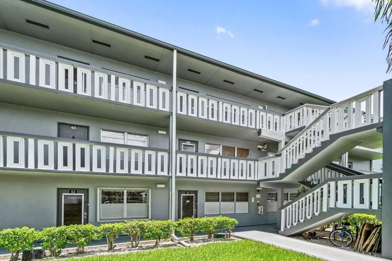 Boca Raton Real Estate - MLS # B26070963, Residential real estate for Sale in SUFFOLK AT CENTURY VILLAGE CONDO, MLS Listings # B26070963