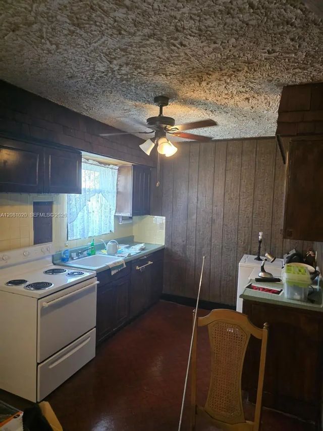 2 of 11 - 921 Ne 163rd Street, North Miami Beach, FL