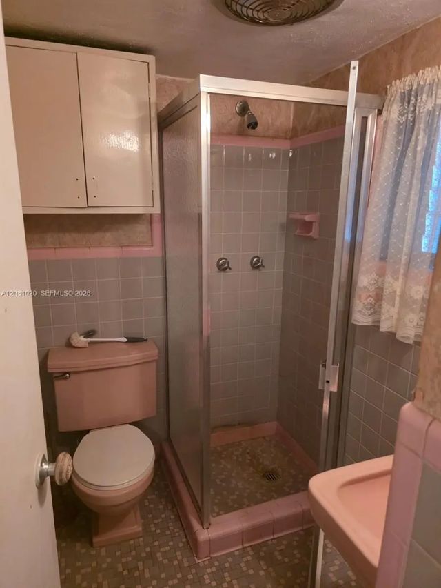 4 of 11 - 921 Ne 163rd Street, North Miami Beach, FL