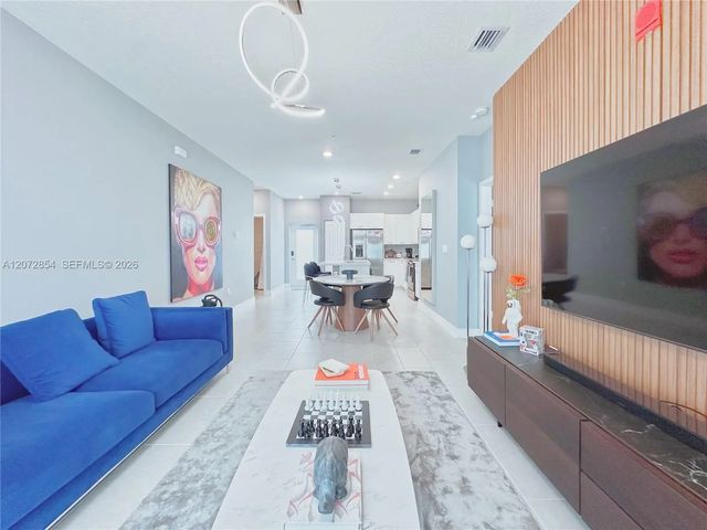8167 Nw 41st Street #e-410, Doral