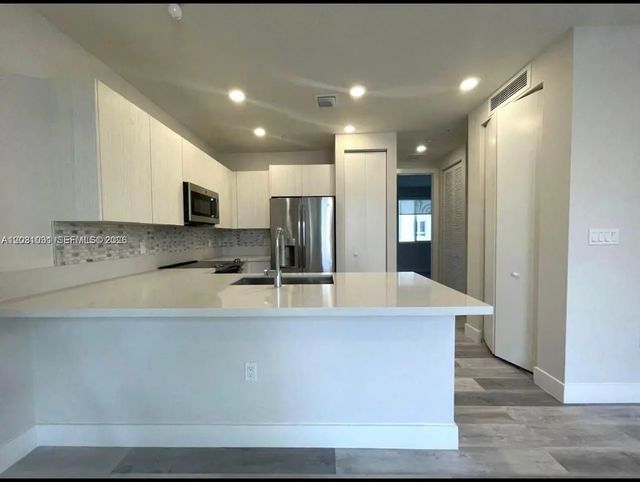 5 of 23 - 10229 Nw 64th Terrace #303, Doral, FL