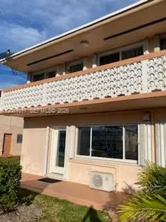 2 of 14 - 925 Sw 11th Avenue #1, Hallandale Beach, FL