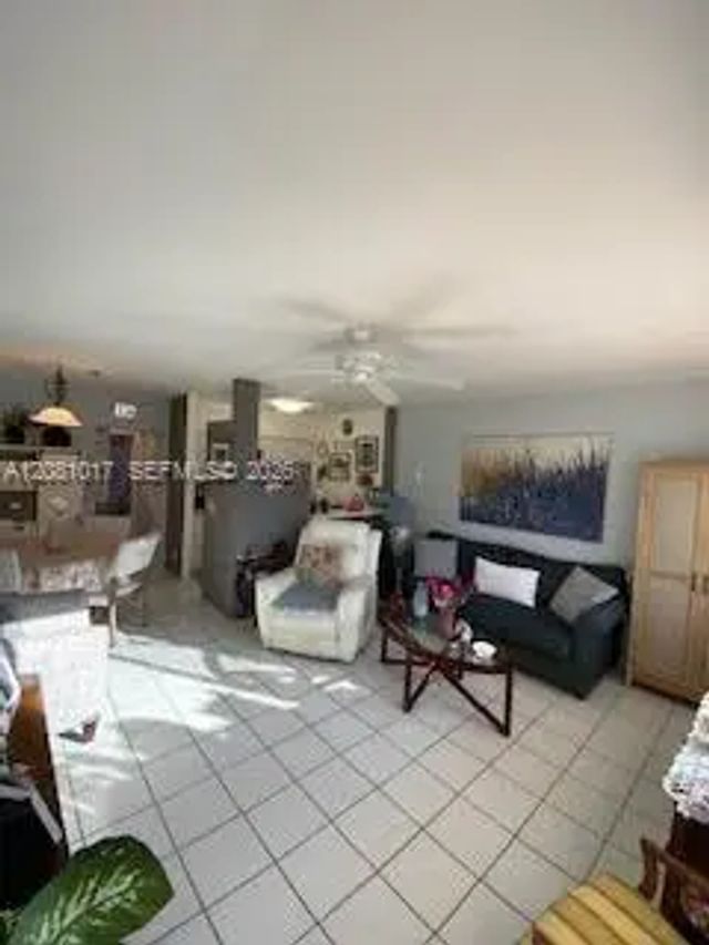 4 of 14 - 925 Sw 11th Avenue #1, Hallandale Beach, FL